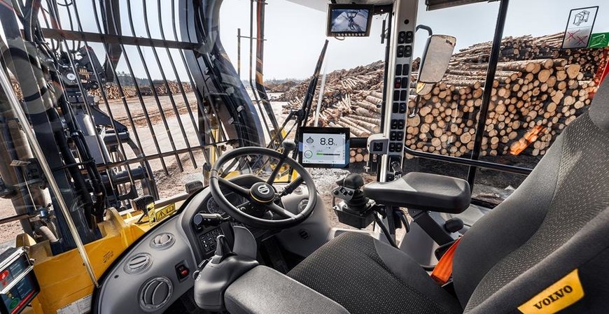 L200H HIGH LIFT EXTENDS LOG HANDLING ABILITIES